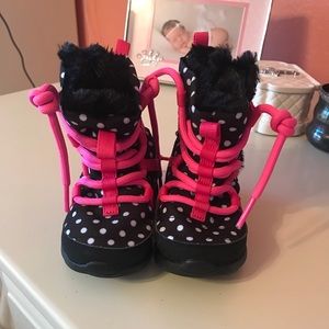 Nike size 4 toddler snow boots